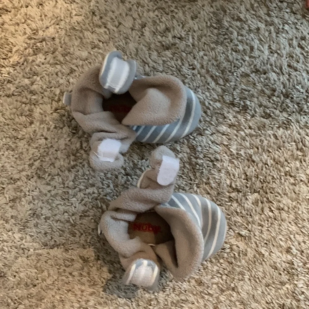 Nuby Gray Striped Plush Booties 6-12 Months